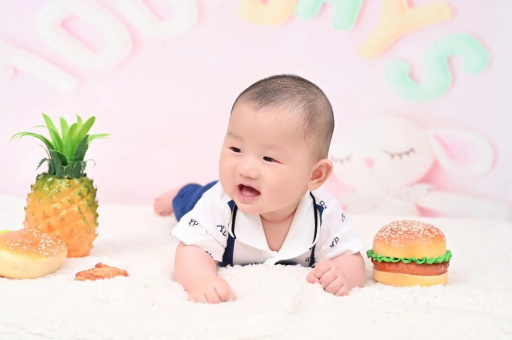 克孜勒苏柯尔克孜宝宝在妈妈肚子里